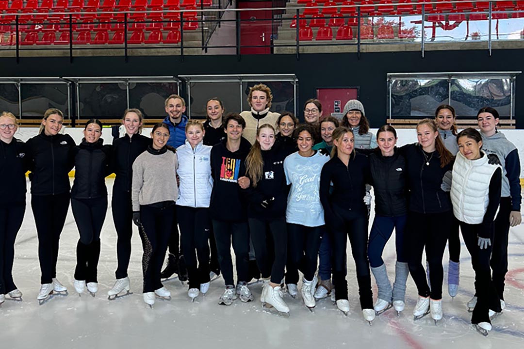 Sarina, Noe, Nadine und Julia am J&S Kurs mit Stéphane Lambiel